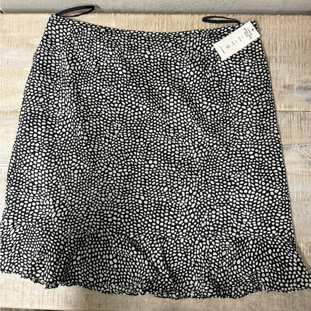 NWT Tahari 14P A line skirt
